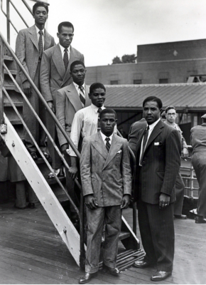 Caribbean-Gentlemen-at-dock