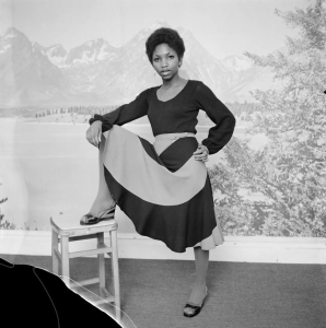 Model-posing-London-1970-–-Black-Beauty-Pageants