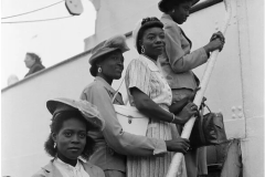 Caribbean-women-arriving-in-Plymouth